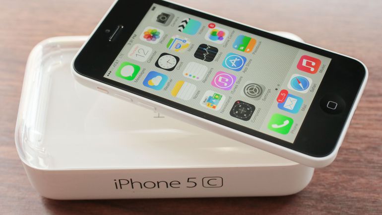 Apple меняет iPhone 5c на новый с памятью в два раза больше