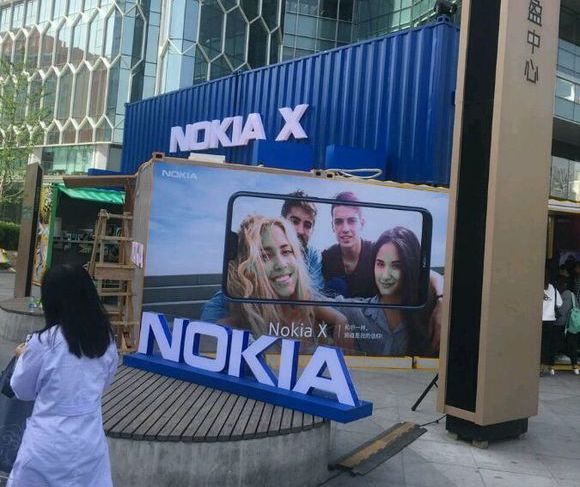 Nokia X со сдвоенной камерой и стеклянным корпусом засветился на фото
