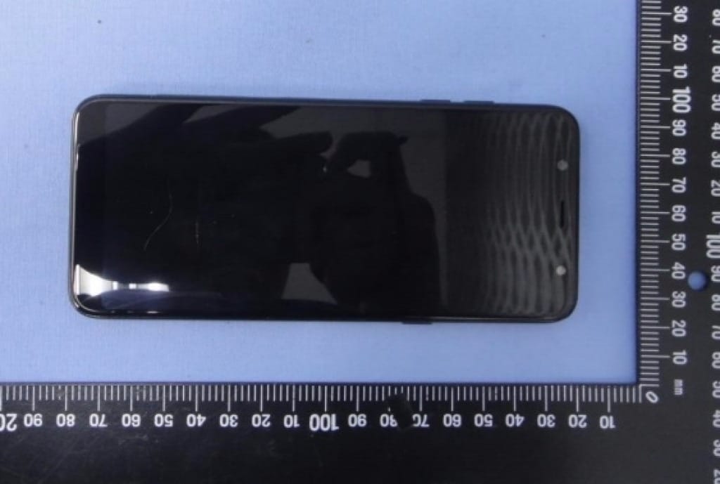 Samsung Galaxy A6+ получил корпус из металла и четыре камеры