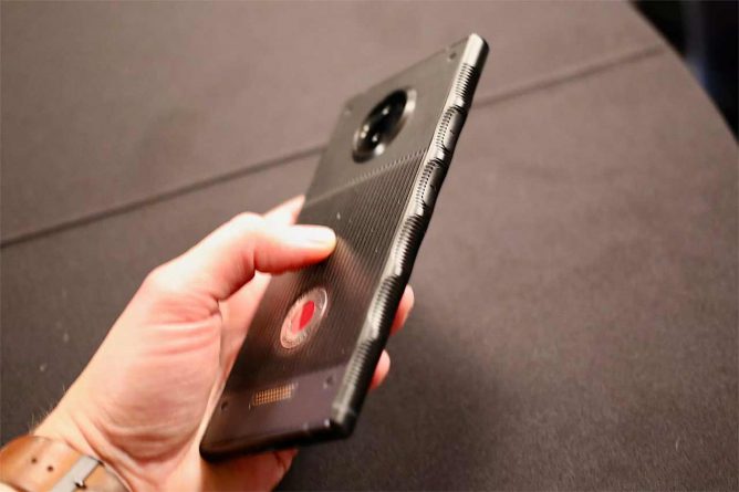 RED представила самый необычный смартфон 2018 года