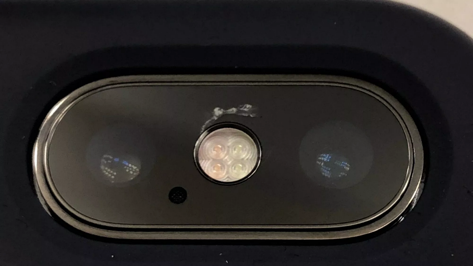 Пользователи iPhone X‍ пожаловались на хрупкость его камеры