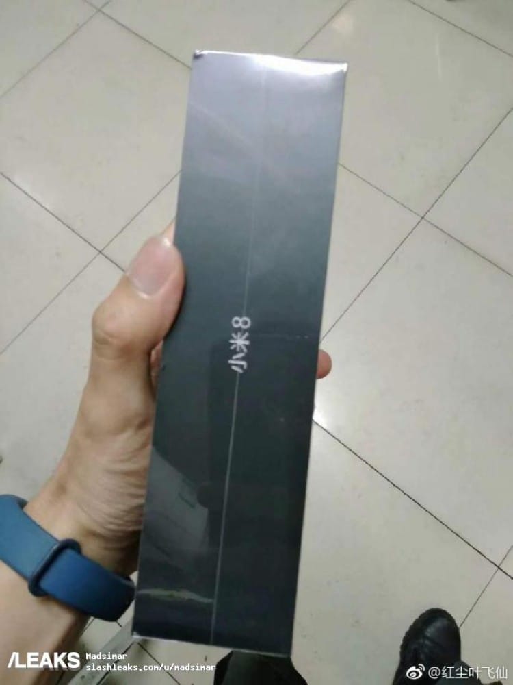 В Сети опубликованы фотографии коробки смартфона Xiaomi Mi 8