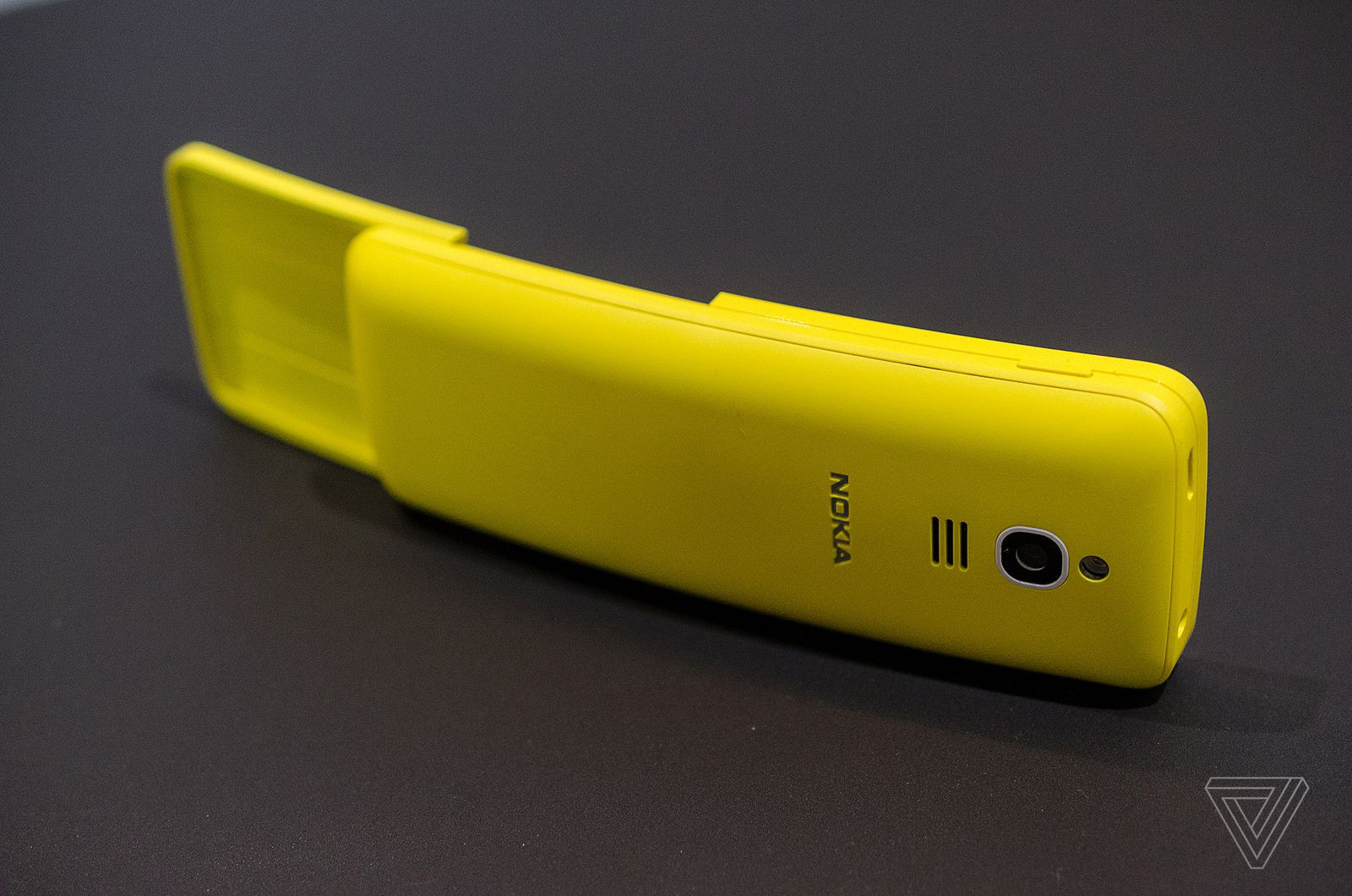 Стартовали продажи кнопочного культового телефона "Банан" Nokia 8110 4G