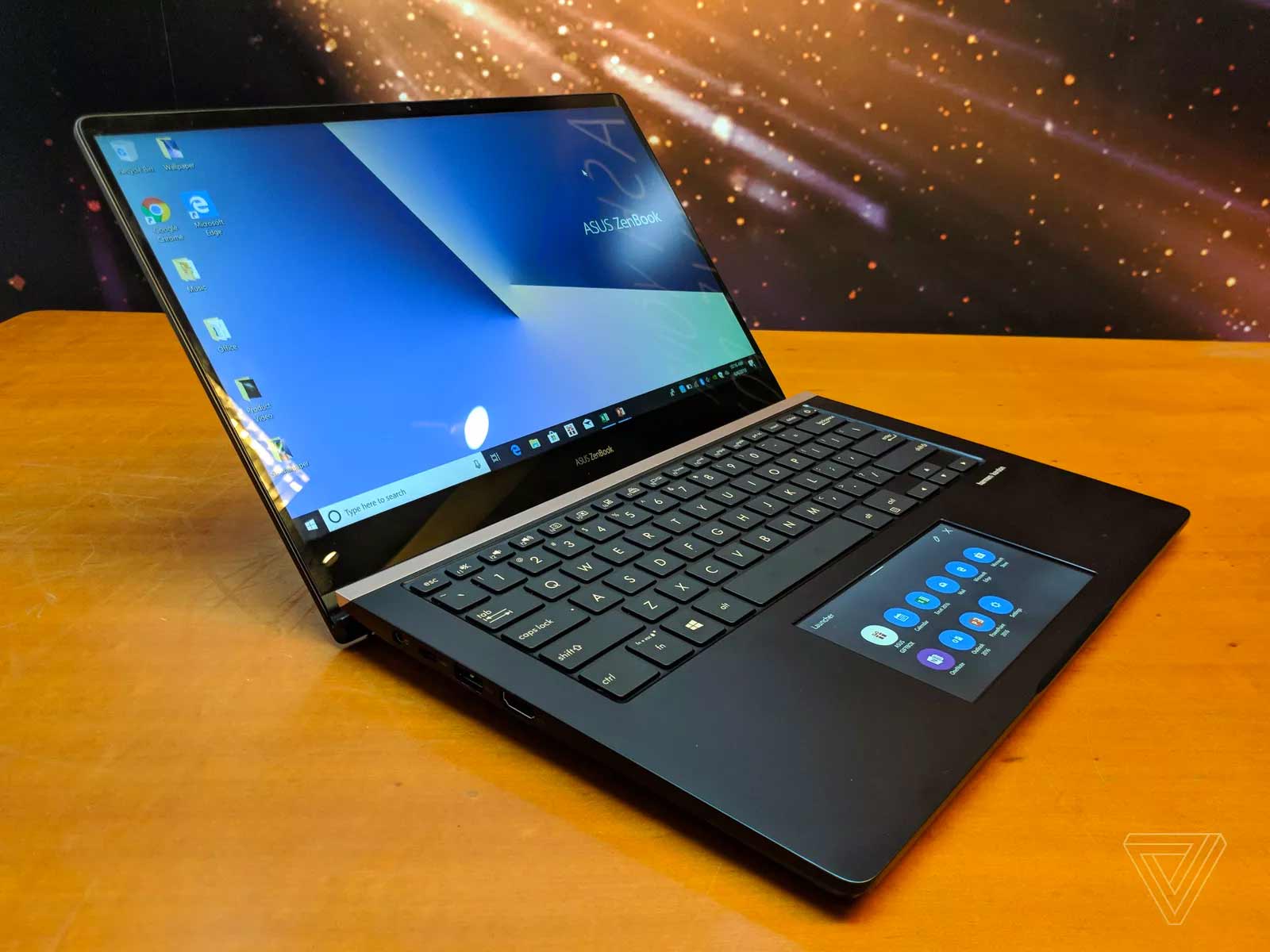 Asus представила ноутбук ZenBook Pro с сенсорным экраном вместо тачпада‍