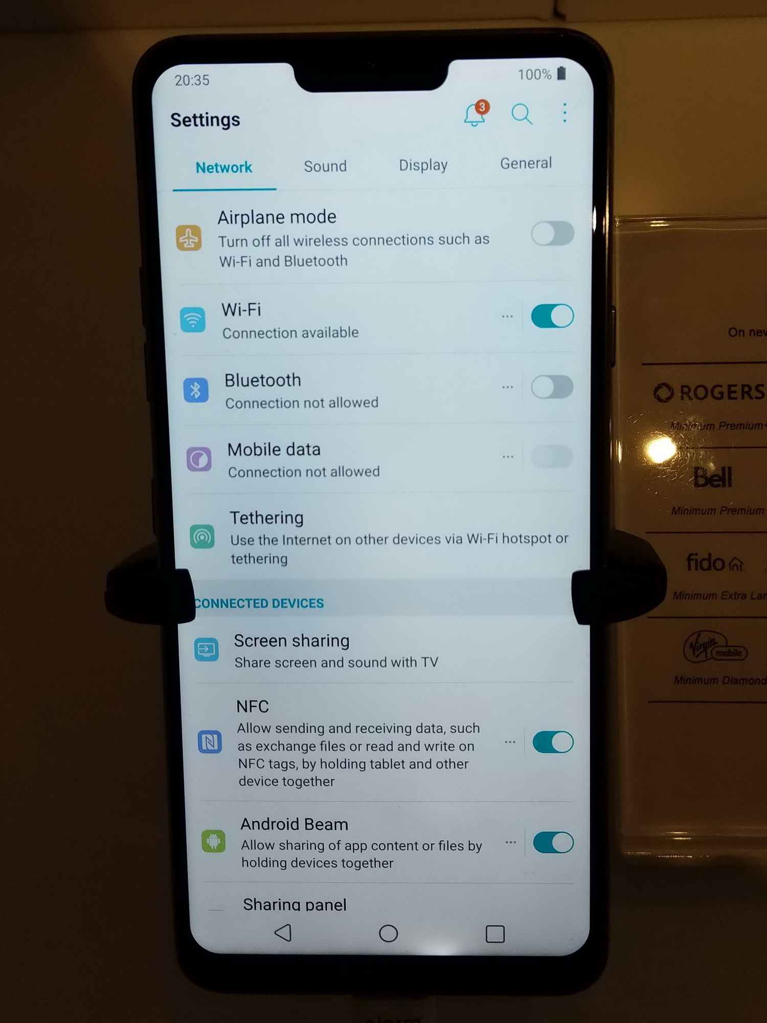 Флагманский смартфон LG G7 имеет засветы внизу экрана