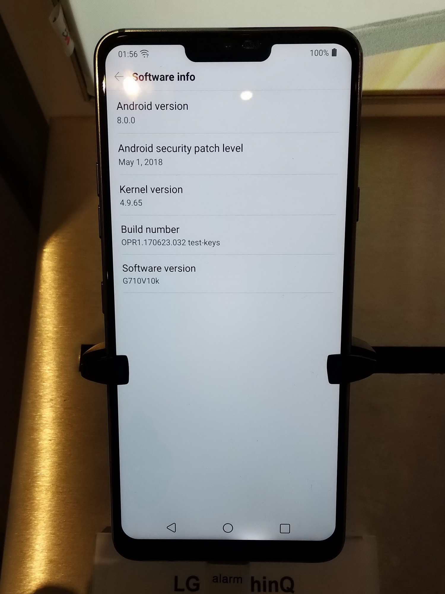Флагманский смартфон LG G7 имеет засветы внизу экрана