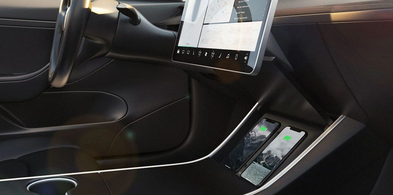Электрокар Tesla Model 3 зарядит сразу два iPhone одновременно