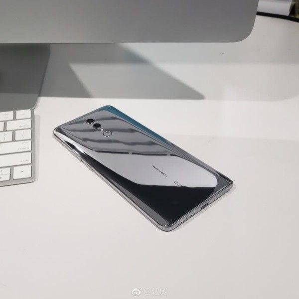 Смартфон Honor Note 10 показали на «живом» фото спереди