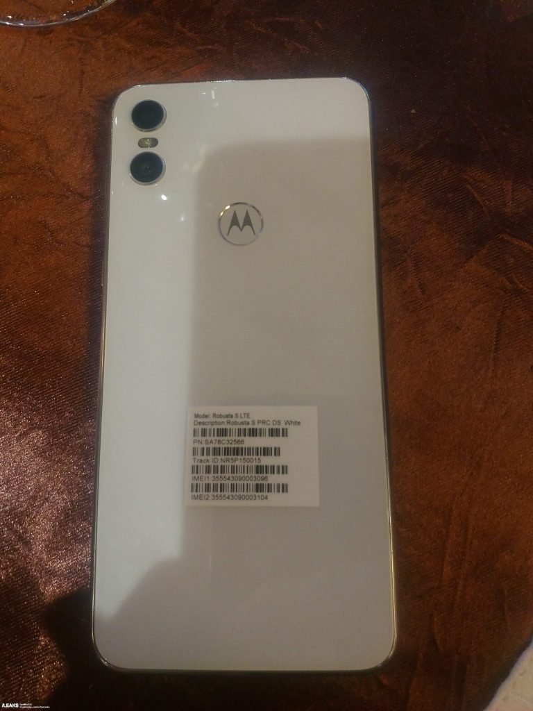 Смартфон Motorola One в белом цвете показали на новых фото