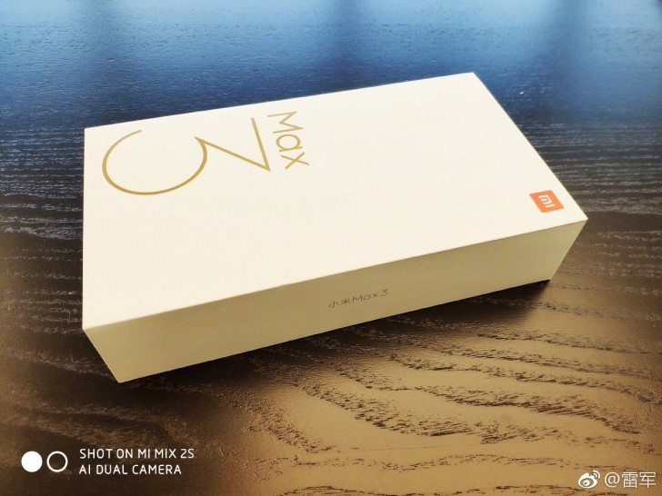 Глава Xiaomi показал коробку большого смартфона Mi Max 3