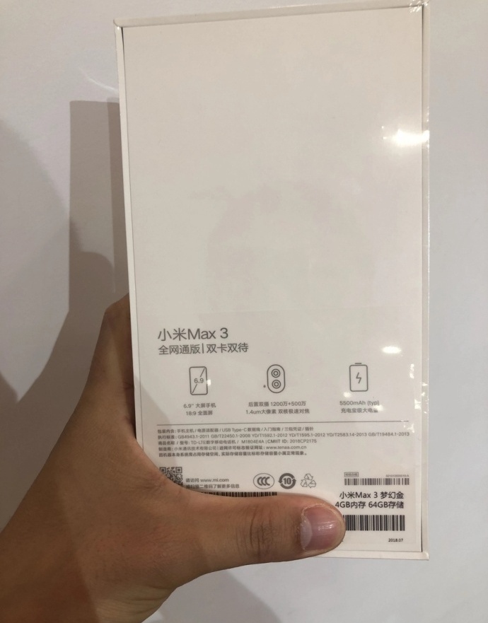 В Сети появились фотографии коробки смартфона Xiaomi Mi Max 3