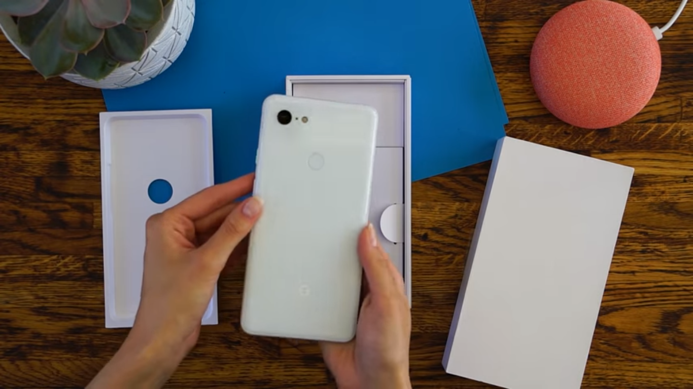 На YouTube появилось видео распаковки смартфона Google Pixel 3 XL