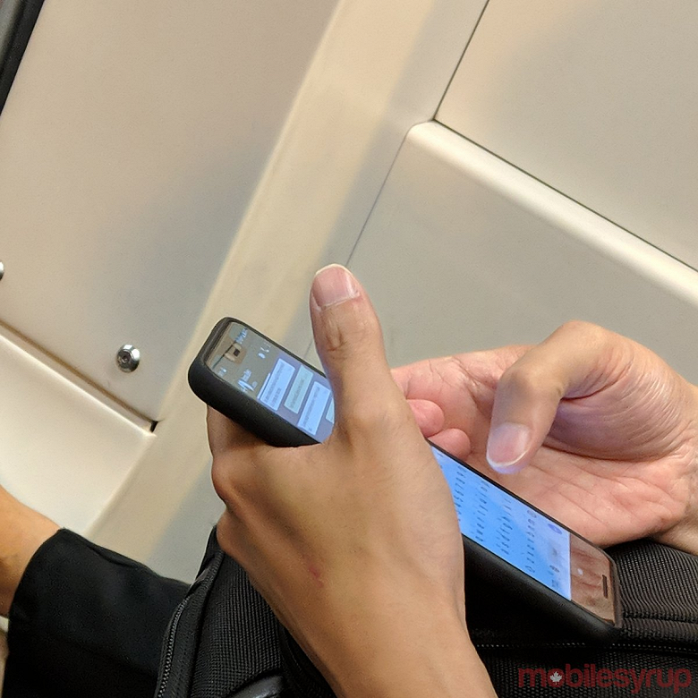 Смартфон Google Pixel 3 XL заметили в общественном транспорте в Торонто