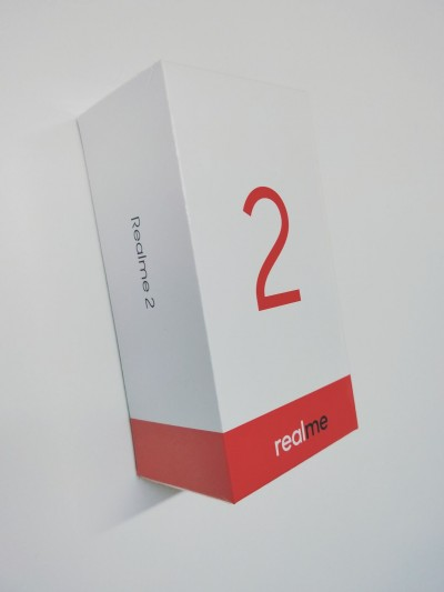 В Сети появились изображения смартфона Oppo Realme 2 и его упаковки