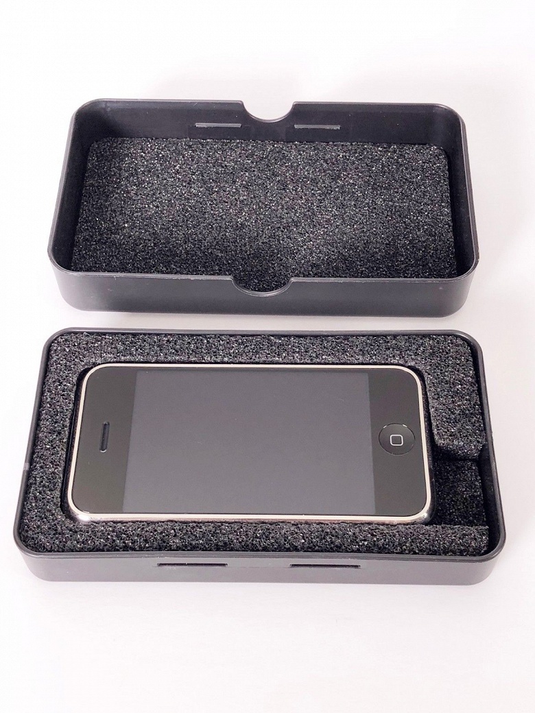 Редчайший прототип оригинального смартфона iPhone продают на eBay