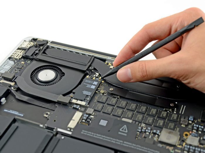Чем обусловлена сложность ремонта Macbook?