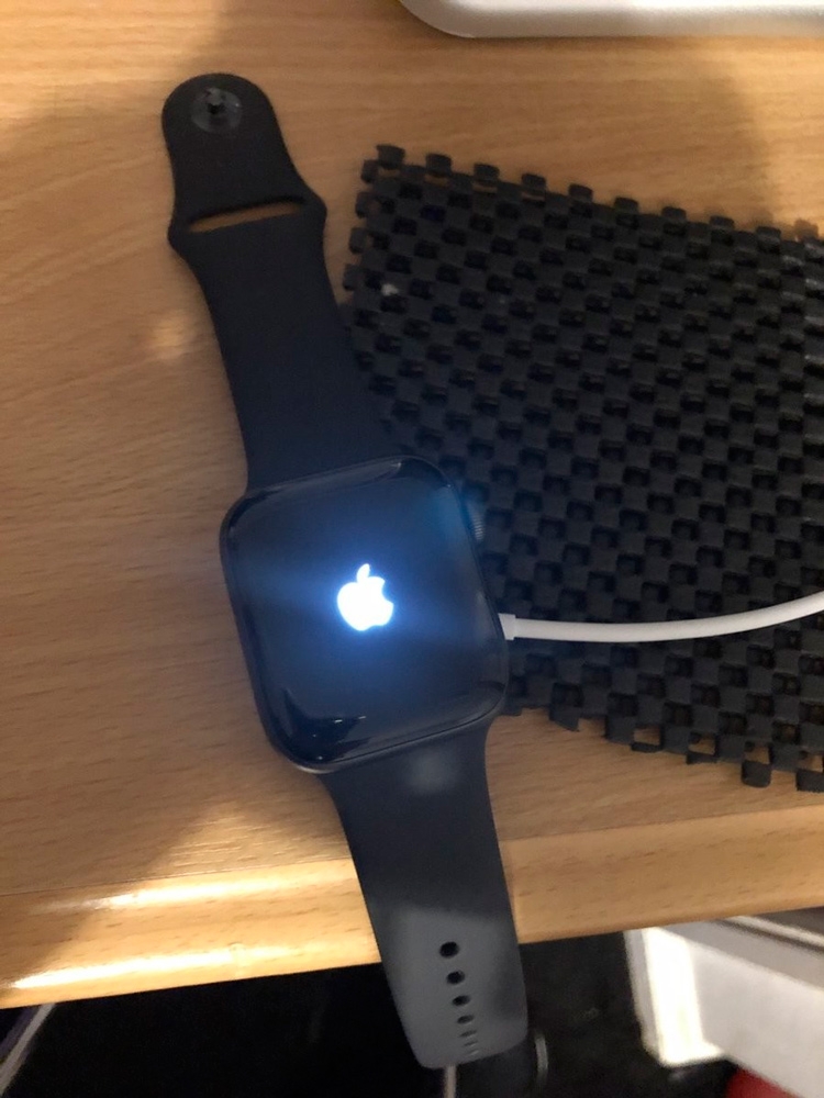 Обновление watchOS 5.1 выводит из строя смарт-часы Apple Watch