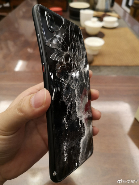 Смартфон Huawei P20 остался рабочим после падения с 21 этажа
