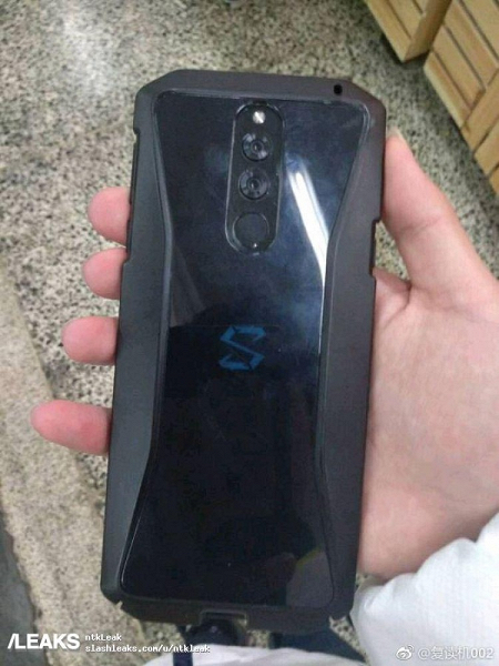 В Сети появились новые фото игрового смартфона Xiaomi Black Shark 2