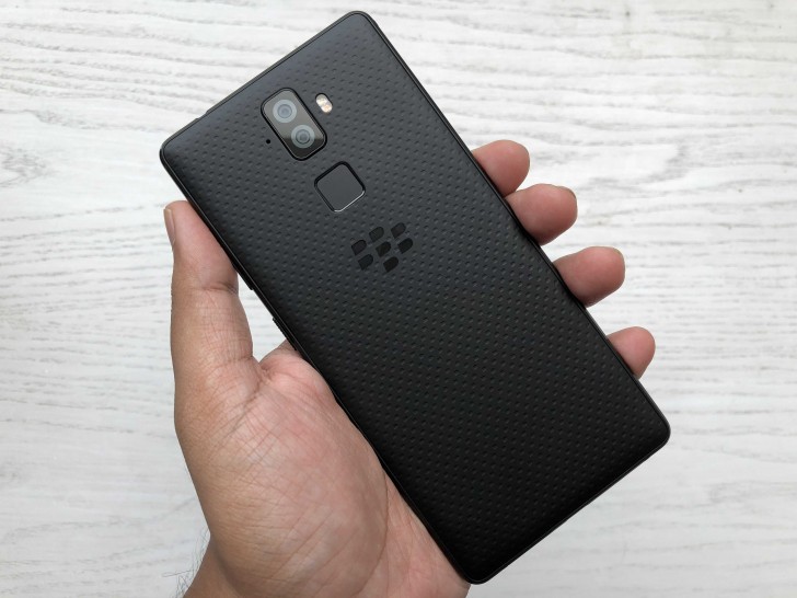 BlackBerry начнет продажи смартфона Evolve 10 октября за $350