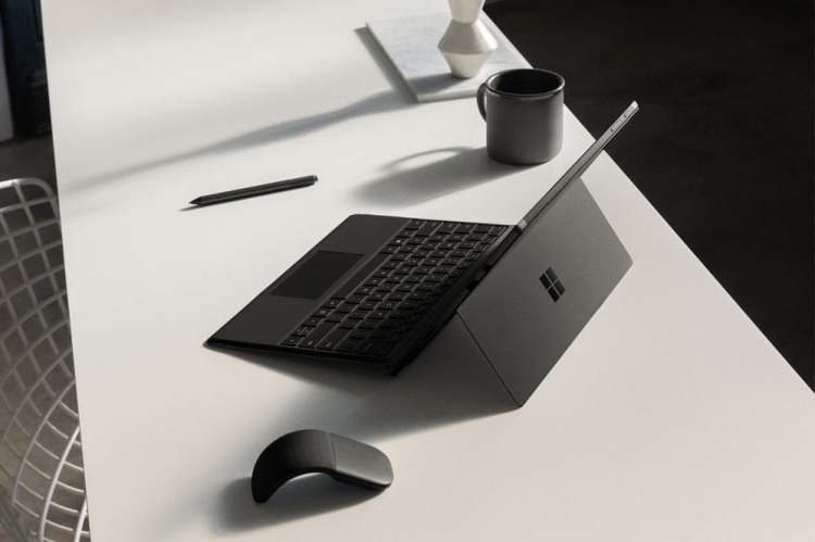 Microsoft презентовал новый планшетный компьютер Microsoft Surface Pro 6