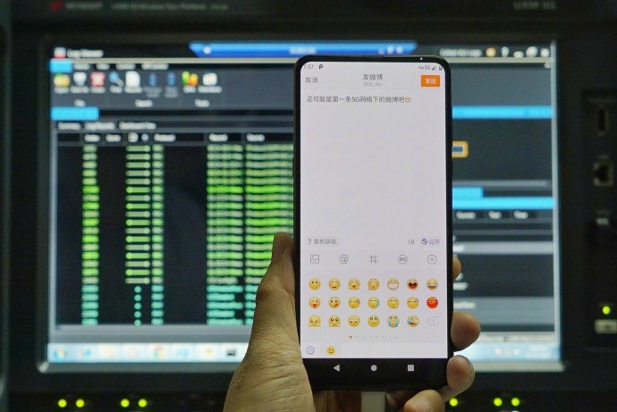 Подключенный к 5G смартфон-слайдер Xiaomi Mi Mix 3 показали на фото
