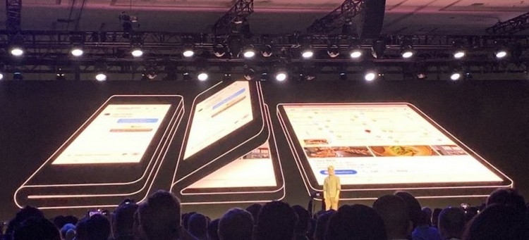 Samsung представил прототип смартфона с гибким экраном‍