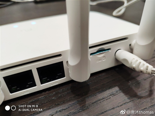 Компания Xiaomi скоро представит роутер со слотом для SIM-карты