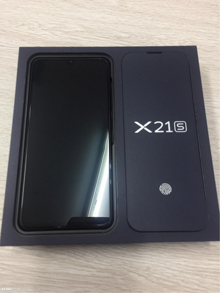 Новый смартфон Vivo X21s с коробкой показали на фото