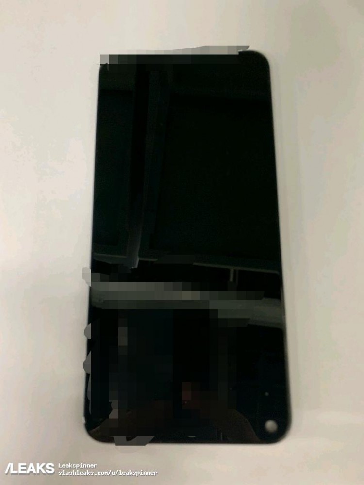 Samsung Galaxy S10 с «дырявым» экраном показали на новых фото