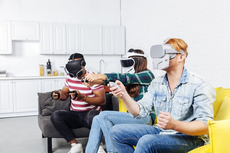 Маска от FeelReal позволит понюхать объекты в виртуальной реальности