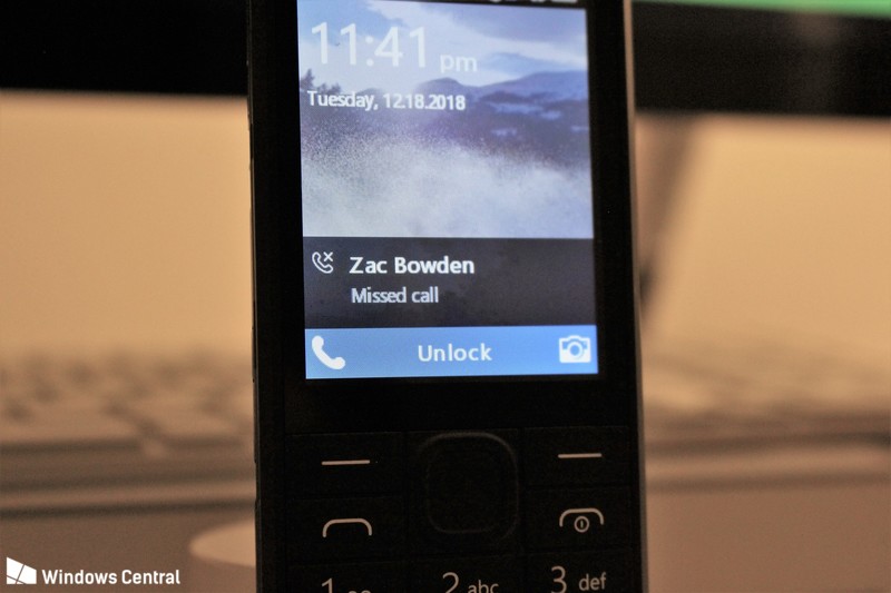 В Сети показали кнопочный телефон на Windows 10