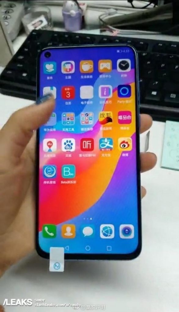 Новый Huawei Nova 4 с «дырявым» экраном засветился на живых фото