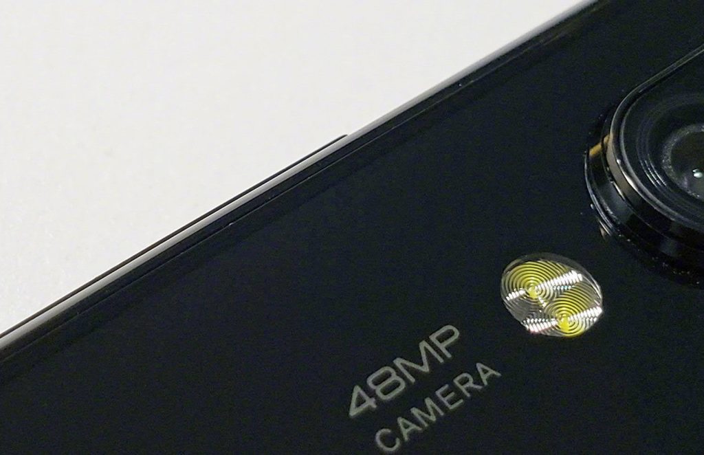 Президент Xiaomi показал на фото новый смартфон с камерой на 48 Мп