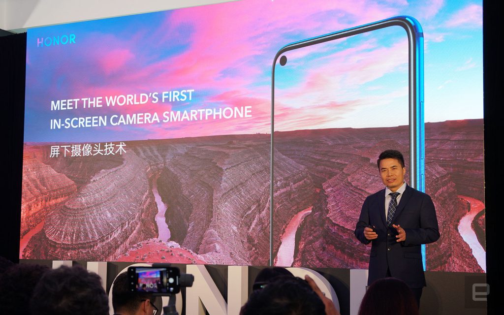 Honor представила первый в мире смартфон с "дыркой" в экране