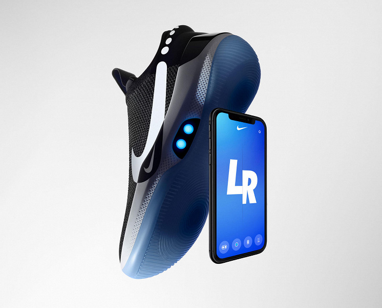 Nike представила новые кроссовки с автоматической шнуровкой