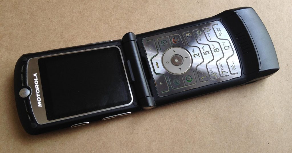 Легендарная Motorola RAZR станет смартфоном с гибким экраном