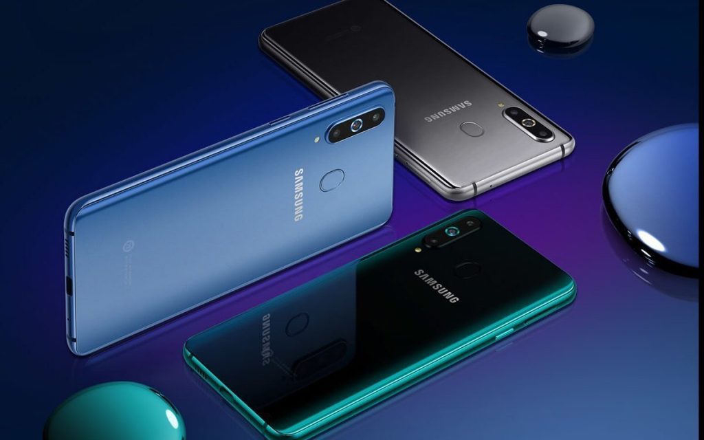 Стартовали «живые» продажи смартфона Samsung Galaxy A8s с «дыркой»