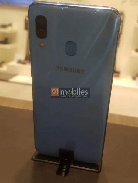Смартфоны Samsung Galaxy A30 и Galaxy A50 показали на «живых» фото
