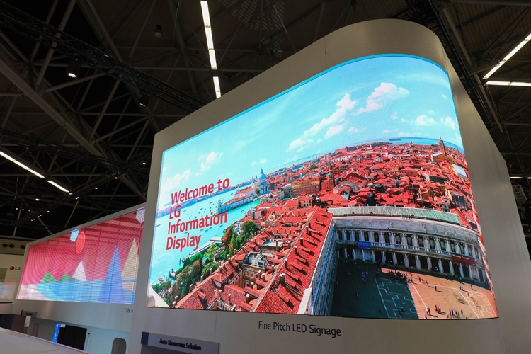 LG на выставке ISE 2019 представила передовые информационные дисплеи