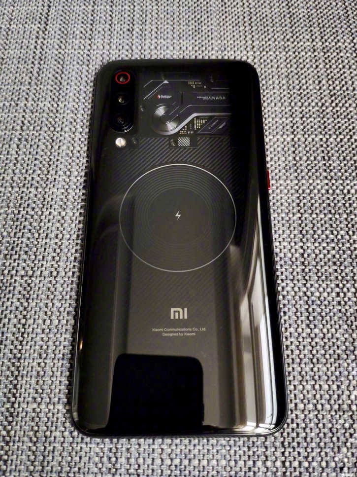 Смартфон Xiaomi Mi 9 Explorer Edition показали на рендерах и видео
