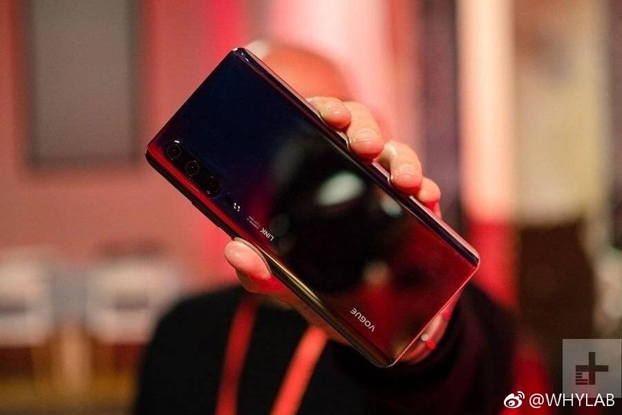 MWC 2019. Смартфон Huawei P30 представлен на «живых» фото