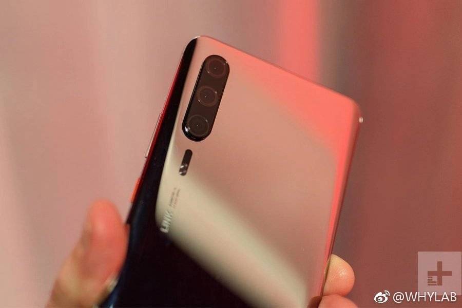 MWC 2019. Смартфон Huawei P30 представлен на «живых» фото