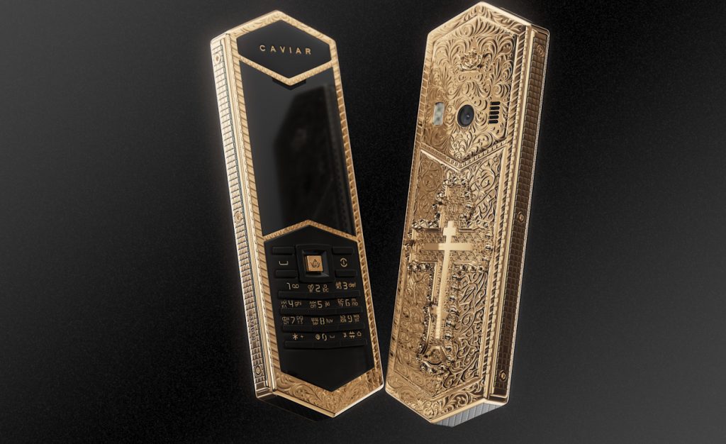 В России выпустили золотой православный телефон