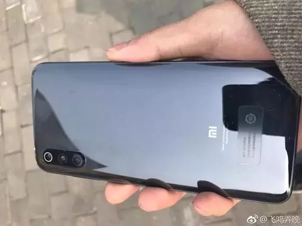 Покупатель получил смартфон Xiaomi Mi 9 без LED-вспышки