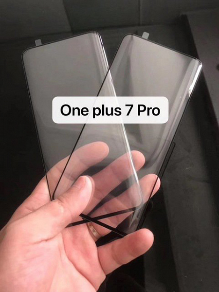 Инсайдер показал защитное стекло для смартфонов OnePlus 7 Pro и OnePlus 7