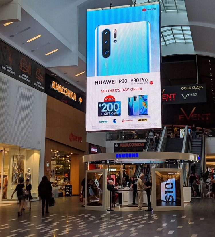 Компания Huawei воюет с Samsung в торговых центрах