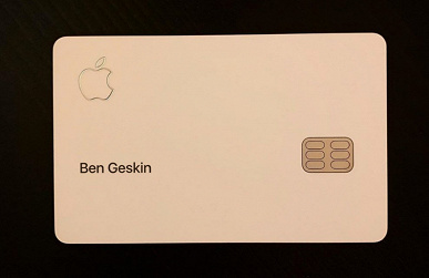 Apple уже начала выдавать собственные банковские карты