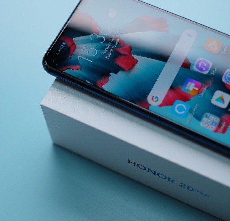 Мощный смартфон Honor 20 Pro показали на живом фото