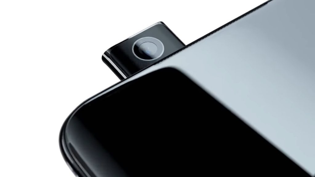 Глава OnePlus рассказал, почему камеру OnePlus 7 Pro не стали врезать в экран